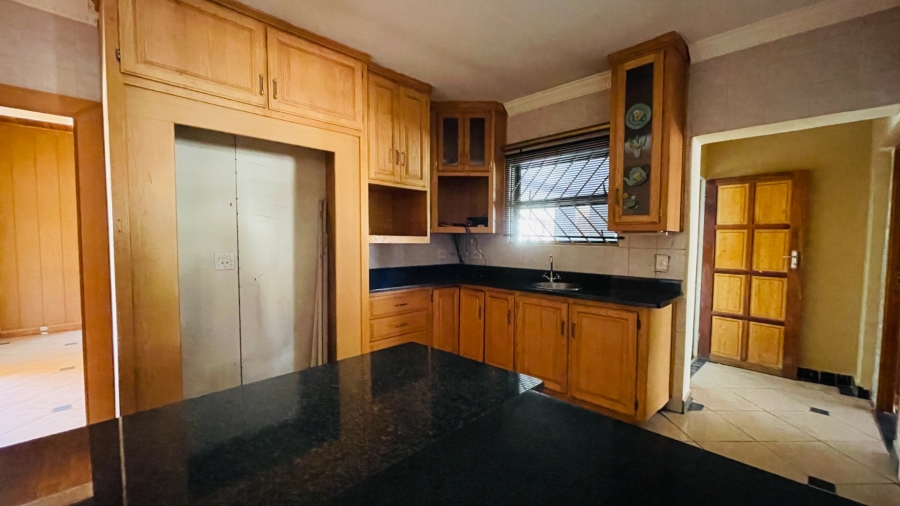 5 Bedroom Property for Sale in Van Der Hoff Park North West